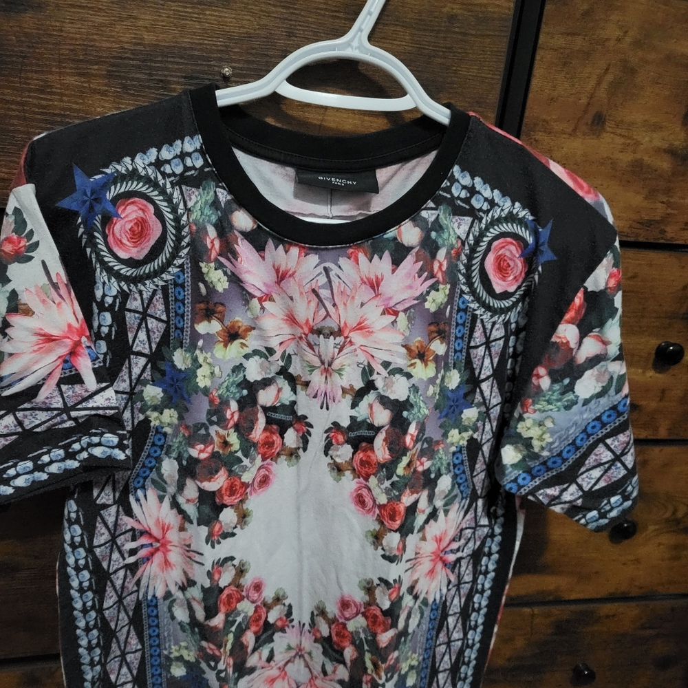 Givenchy Floral Print t shirt — Black, Pink, Purple